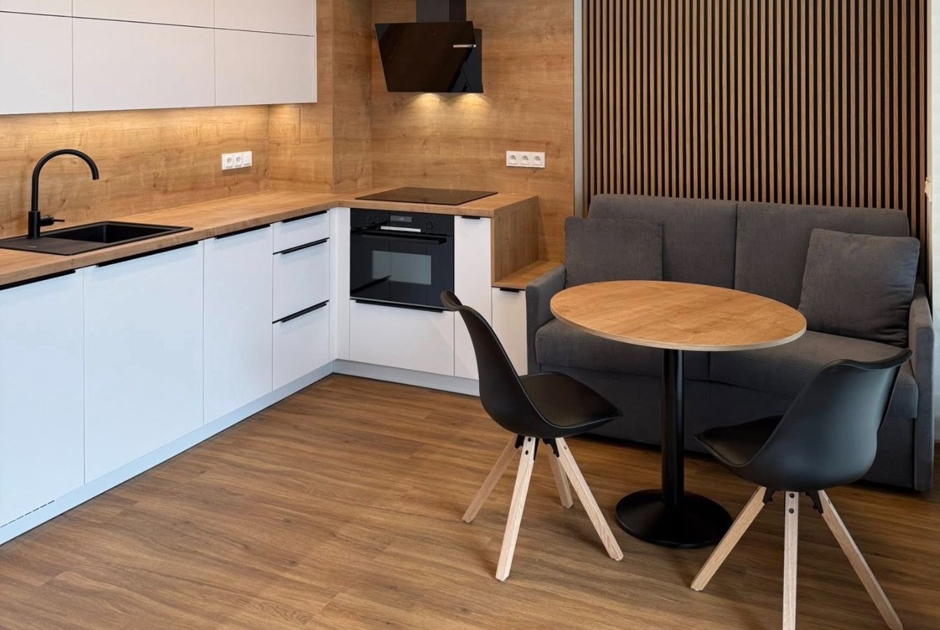 Nábytek na míru: Jak efektivně využít každý centimetr moderního interiéru