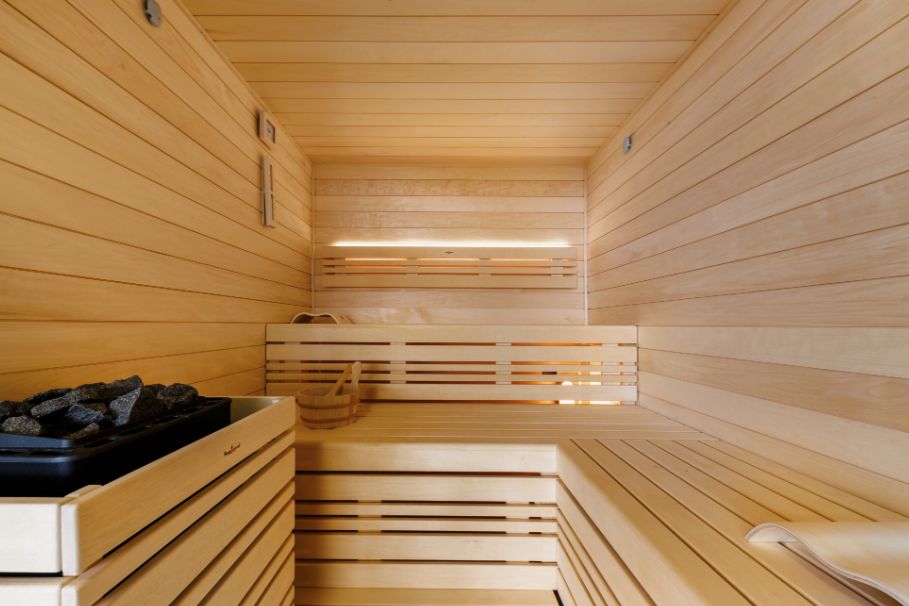 Proč pravidelné saunování prodlužuje život (sauna a věda)